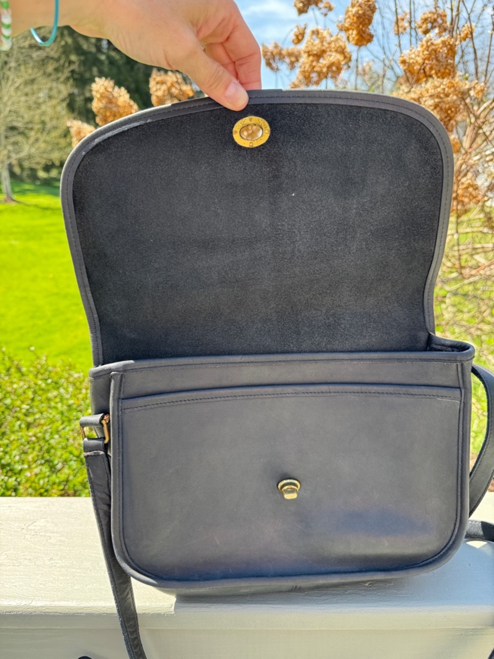 Vintage 1994 Coach City Bag Black Leather Shoulder Bag with Gold Turnlock - Picture 8 of 11